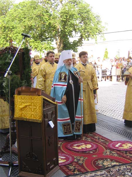 назад