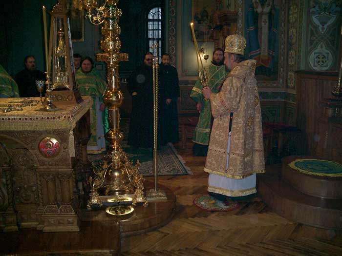 назад