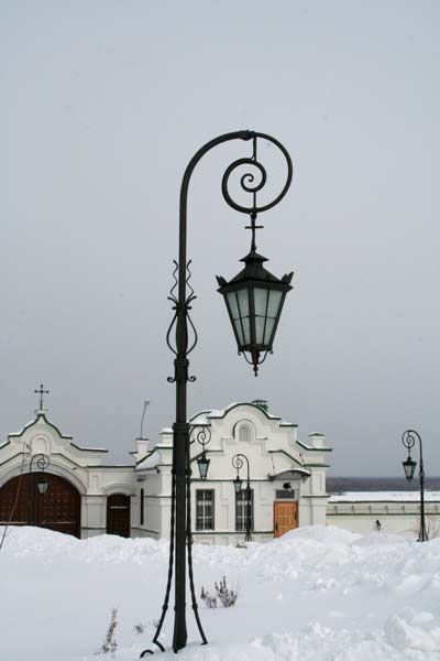 назад