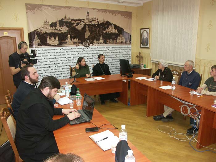 назад