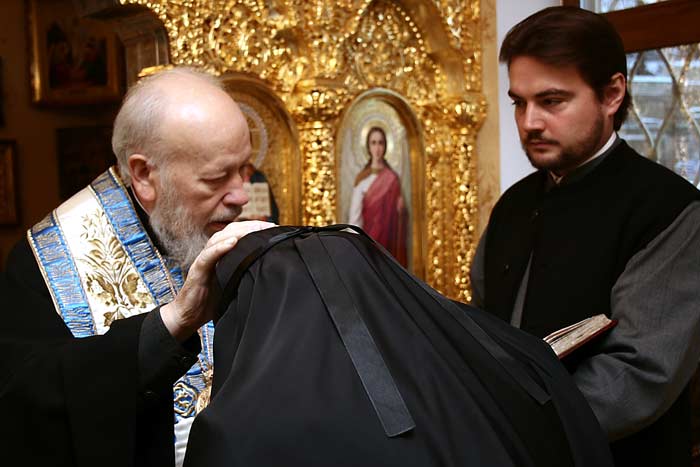 назад