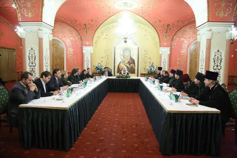 назад
