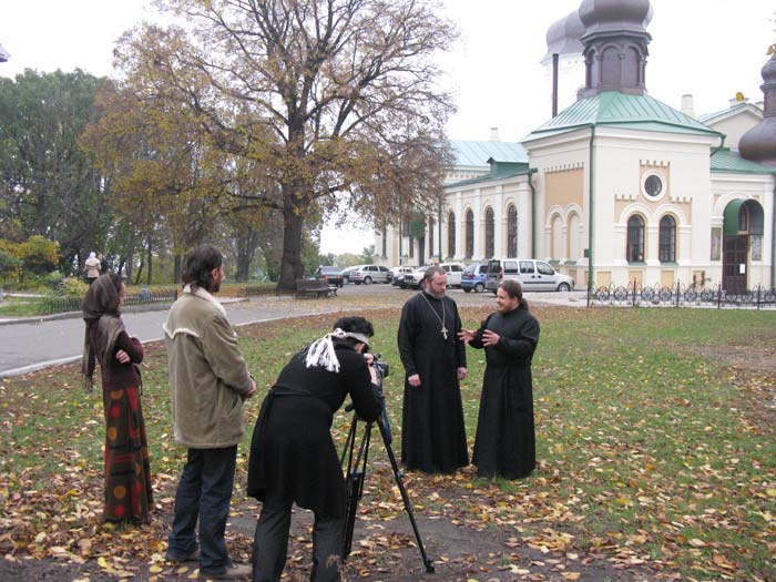 назад