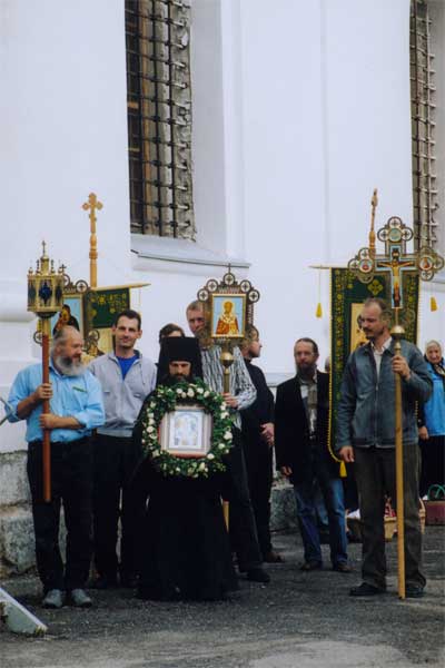 назад
