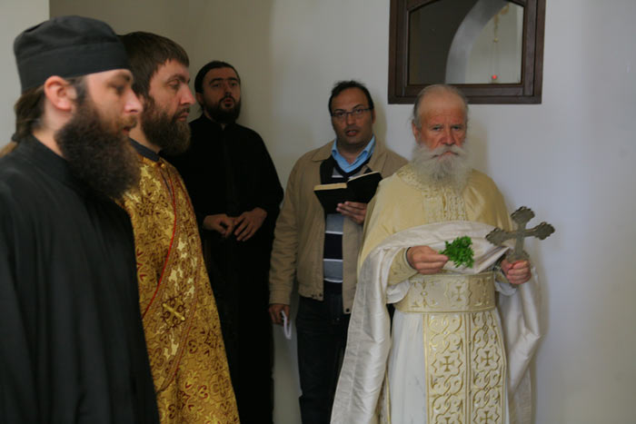 назад