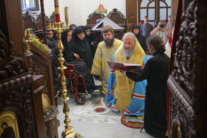 назад
