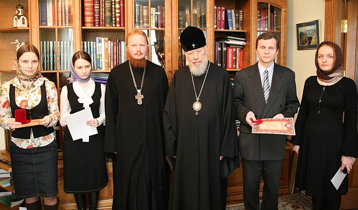 назад