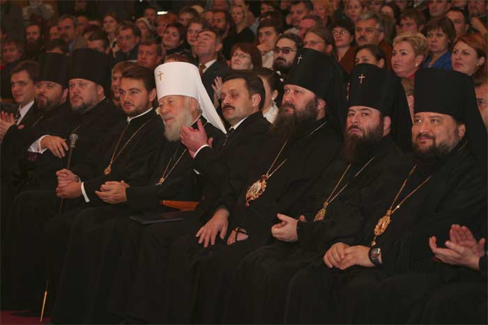 назад