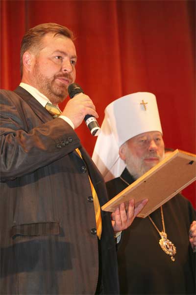 назад