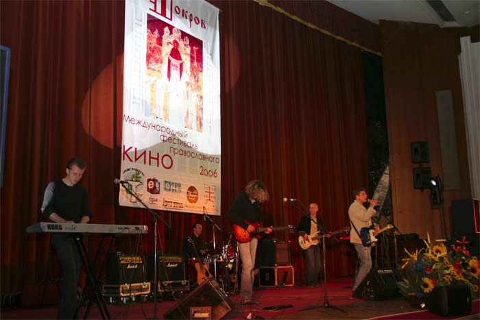 назад