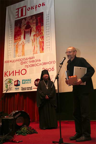назад