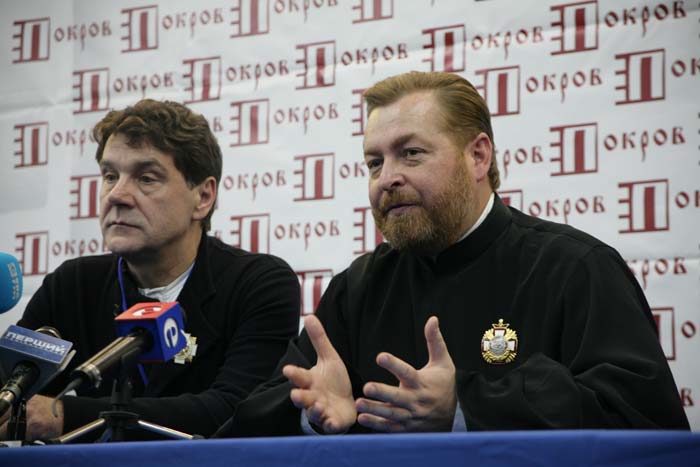 назад