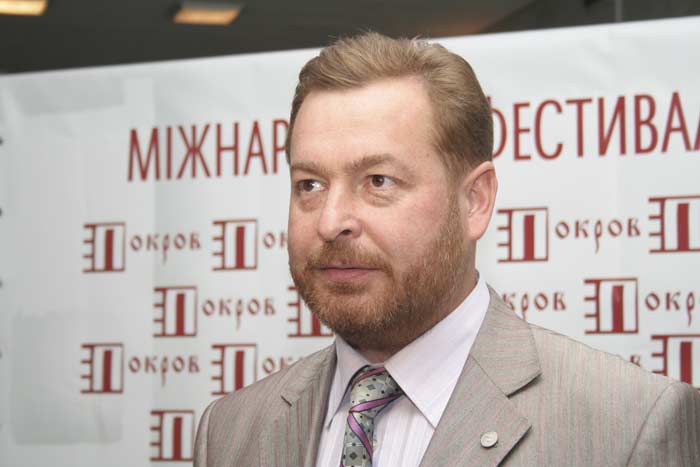 назад