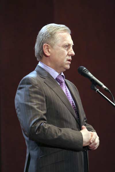 назад