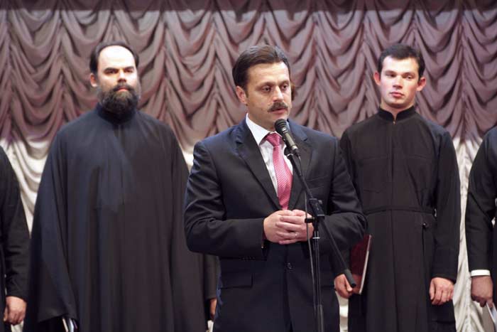 назад