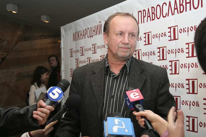назад