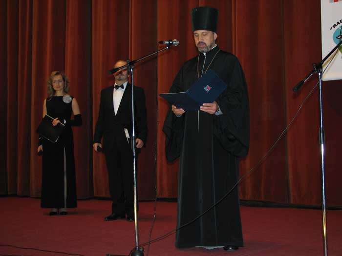 назад