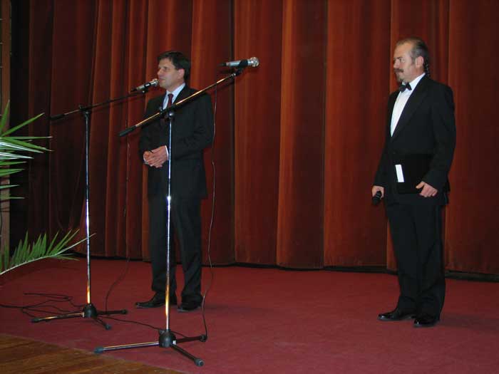 назад