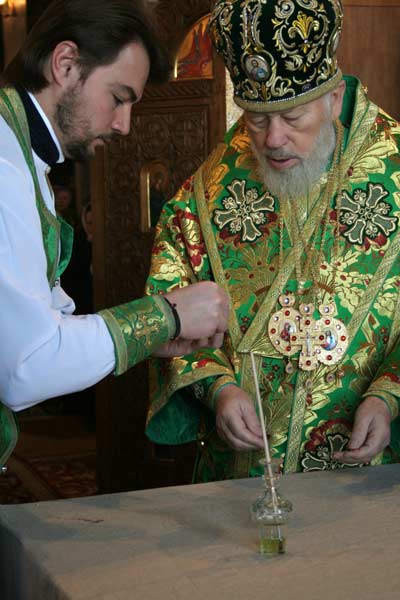 назад