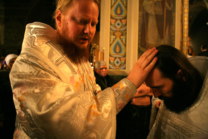 назад