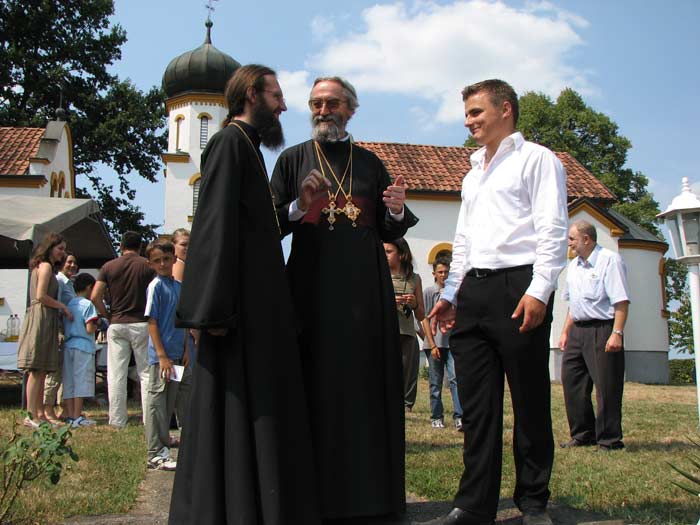 назад