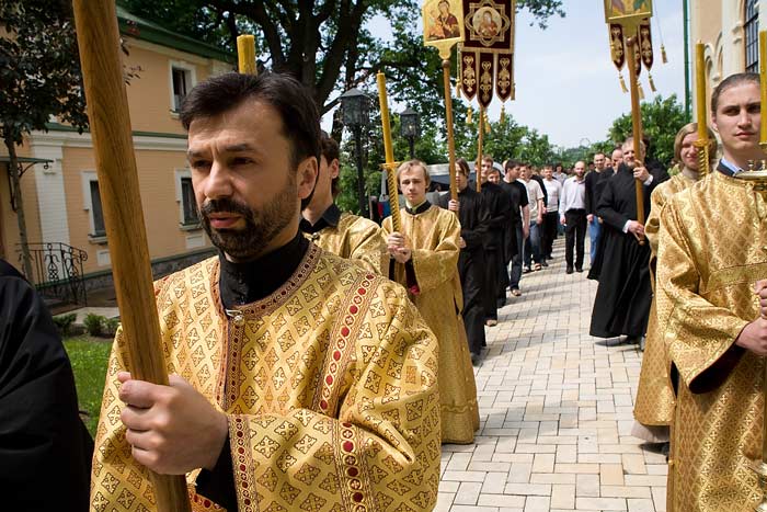назад