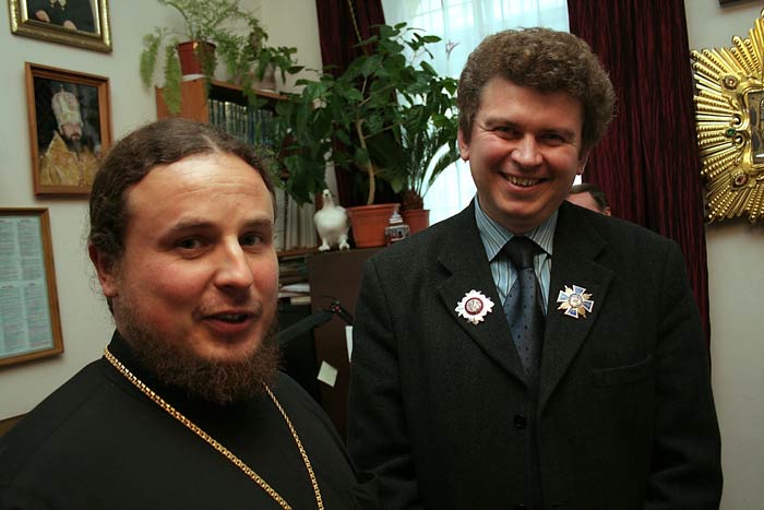 назад