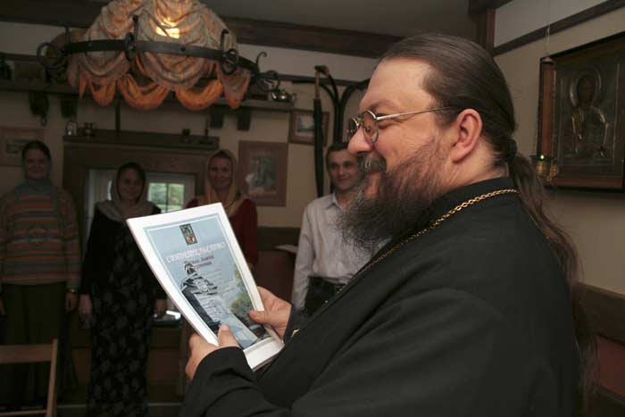 назад