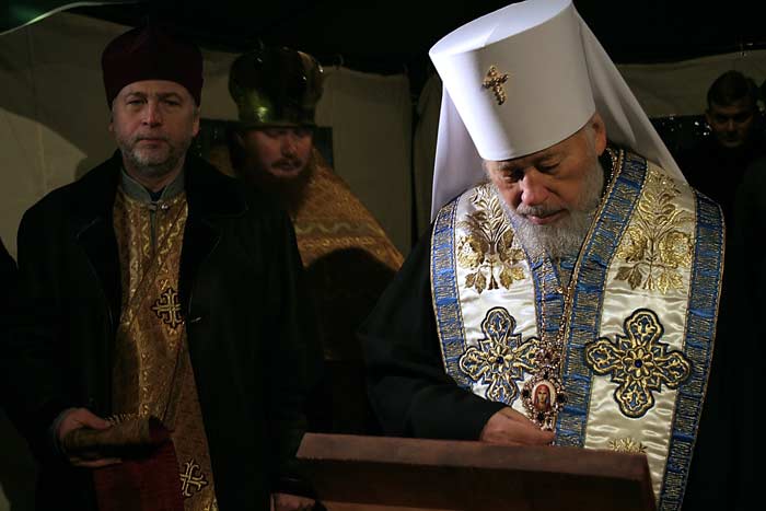 назад
