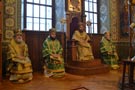 увеличить