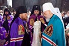 увеличить