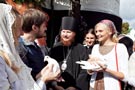 увеличить